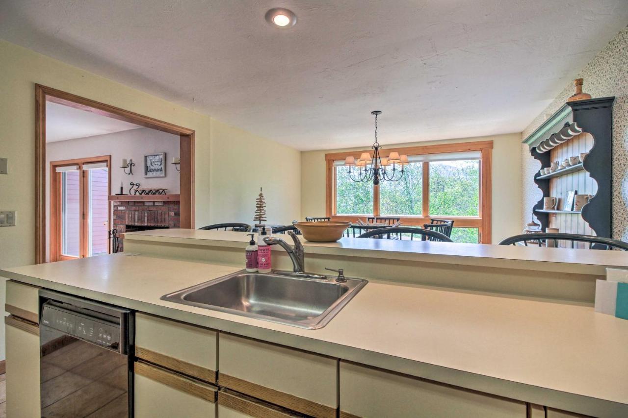 Timber Creek Townhome With 2 Decks And Mtn Views! West Dover Exteriör bild